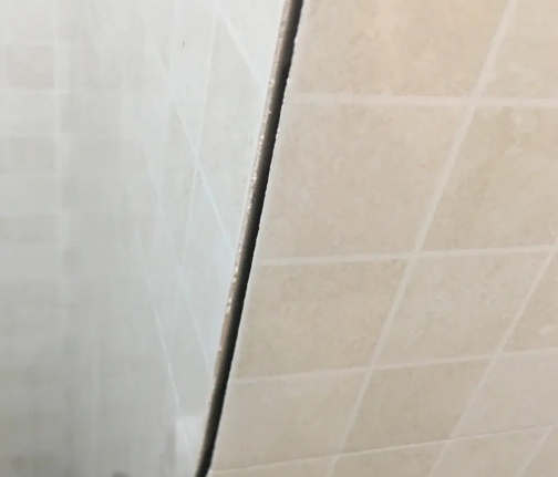 宜良瓷砖空鼓维修公司分享阳台瓷砖脱落的修复过程可以分为以下几个步骤