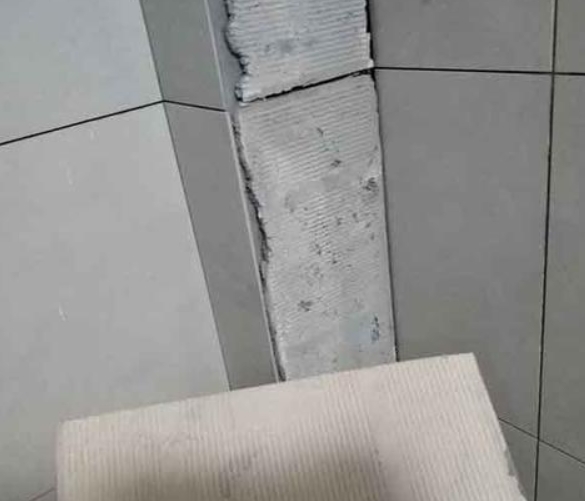 宜良瓷砖空鼓维修公司分享下厨房瓷砖脱落的补救措施。